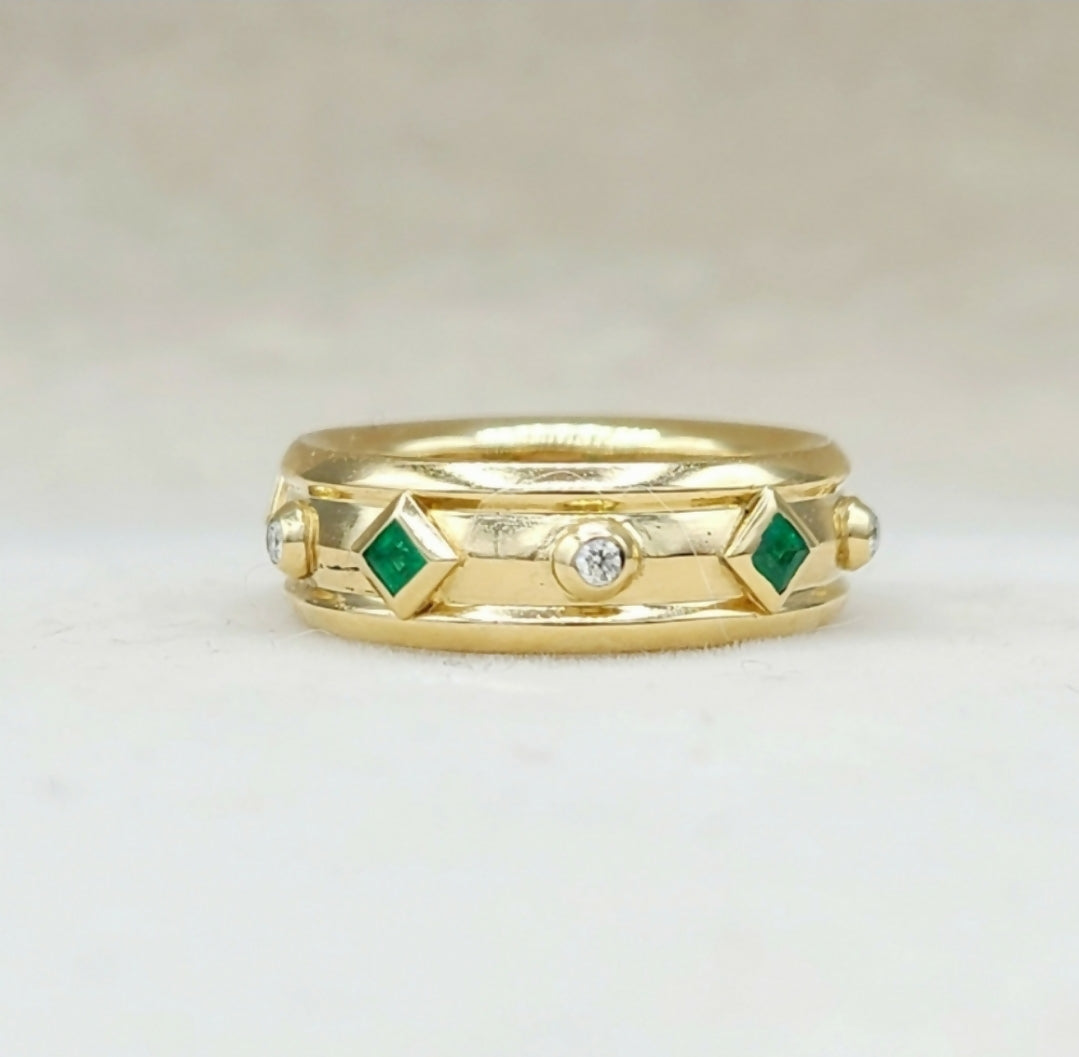 David Yurman Modern Renaissance Band Ring in 18k Gold With Emeralds and Diamonds