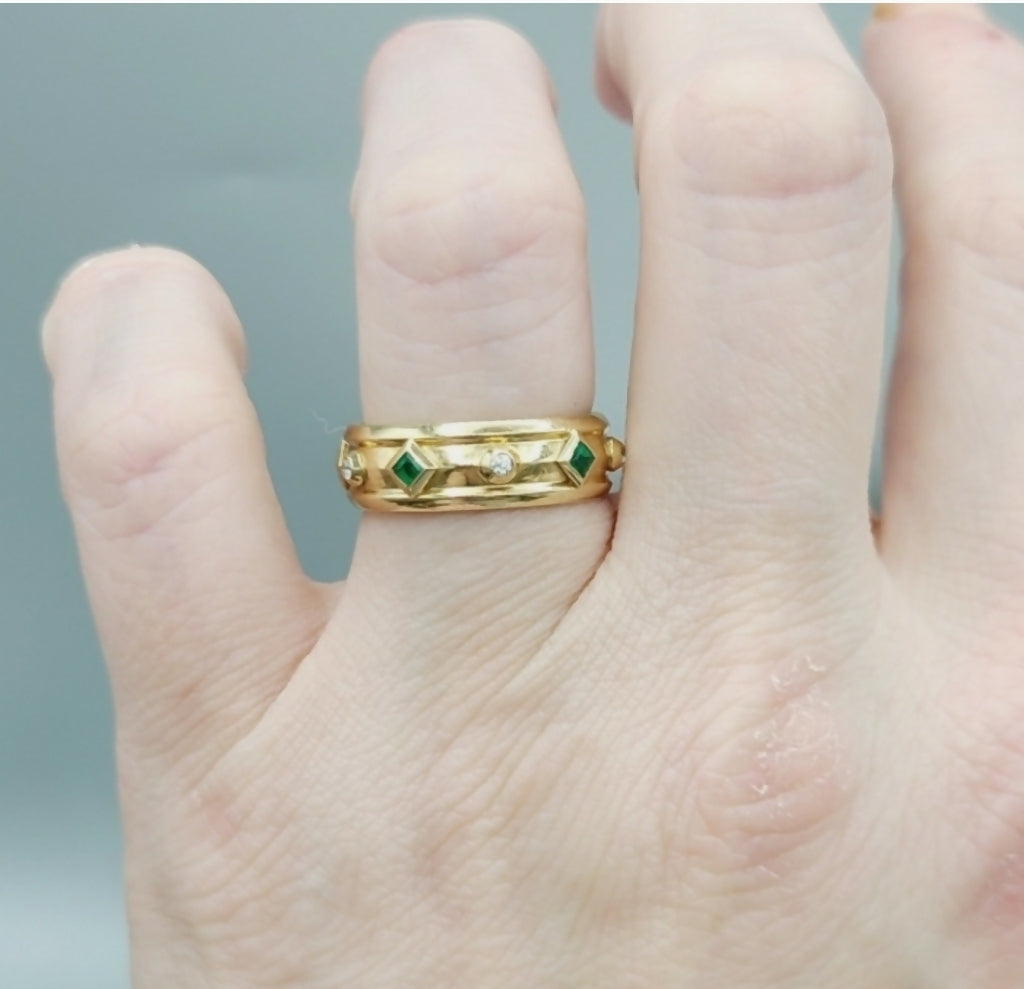 David Yurman Modern Renaissance Band Ring in 18k Gold With Emeralds and Diamonds