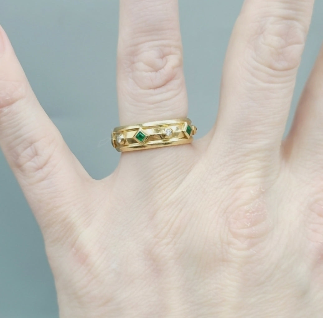 David Yurman Modern Renaissance Band Ring in 18k Gold With Emeralds and Diamonds