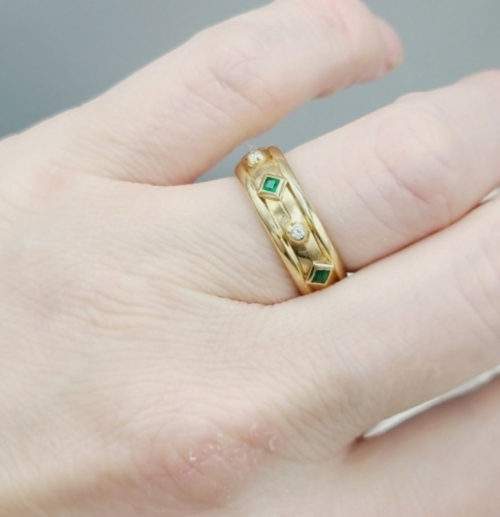 David Yurman Modern Renaissance Band Ring in 18k Gold With Emeralds and Diamonds