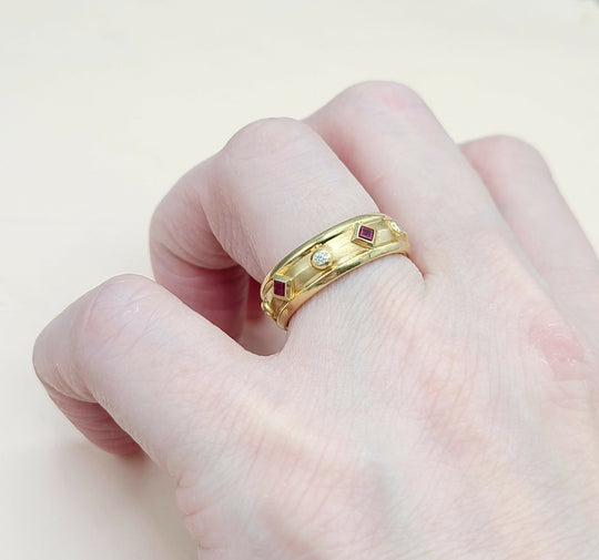 David Yurman Modern Renaissance Ring 18K Gold, Rubies, Diamonds