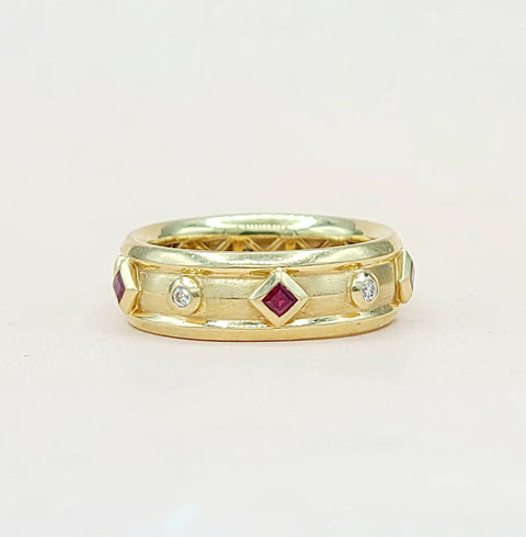  David Yurman Modern Renaissance Ring 18K Gold, Rubies, Diamonds