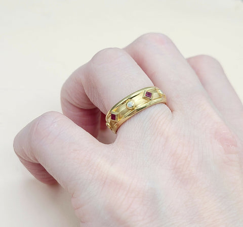  David Yurman Modern Renaissance Ring 18K Gold, Rubies, Diamonds