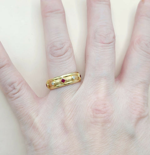  David Yurman Modern Renaissance Ring 18K Gold, Rubies, Diamonds