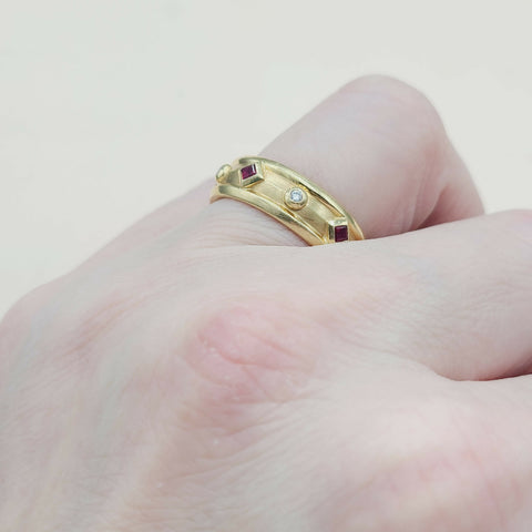  David Yurman Modern Renaissance Ring 18K Gold, Rubies, Diamonds