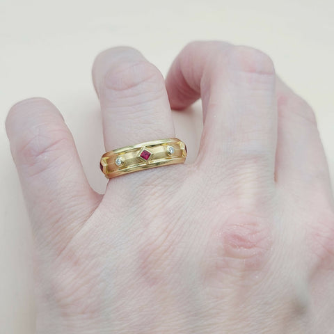 David Yurman Modern Renaissance Ring 18K Gold, Rubies, Diamonds