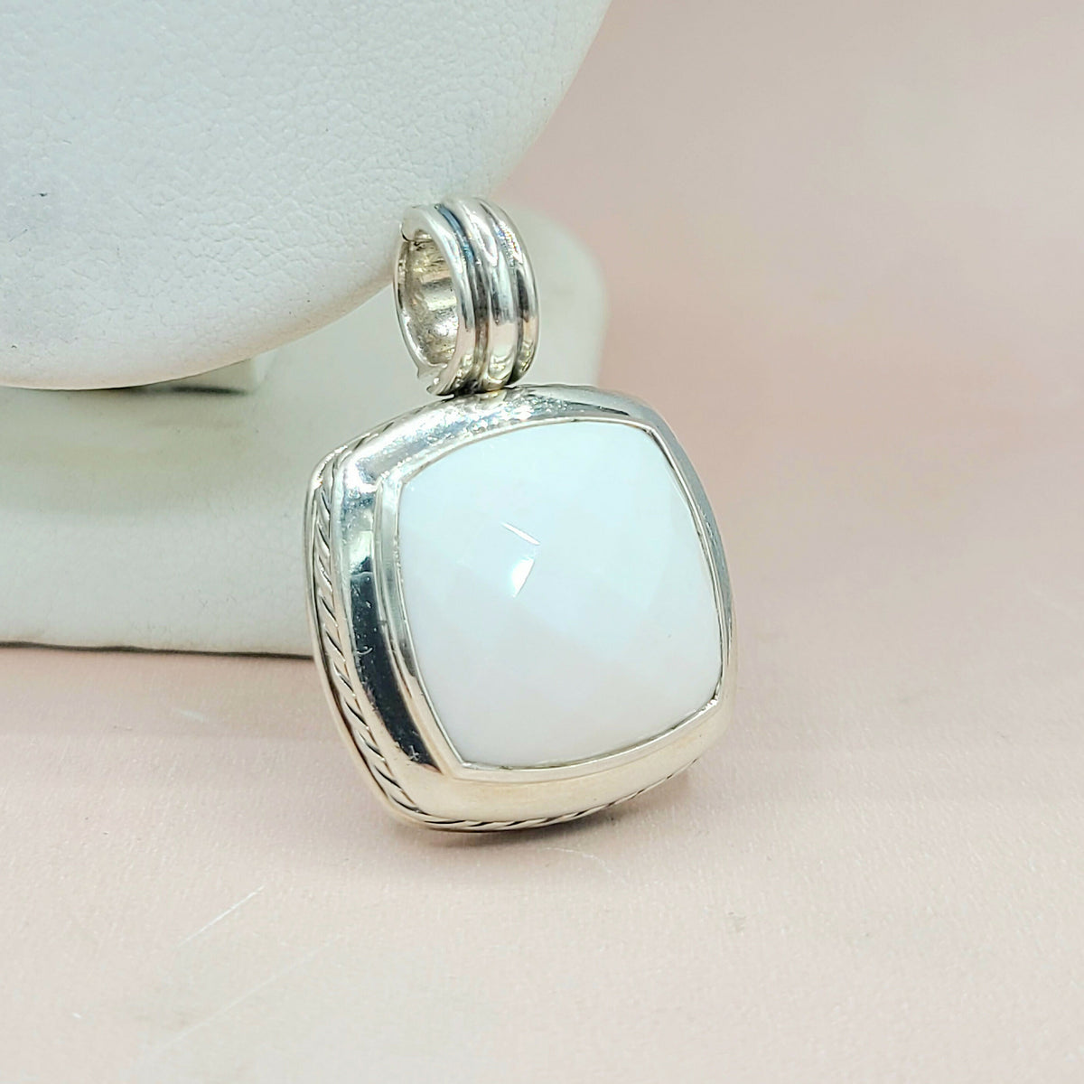  David Yurman-Albion 17mm White Agate-Pendant Enhancer
