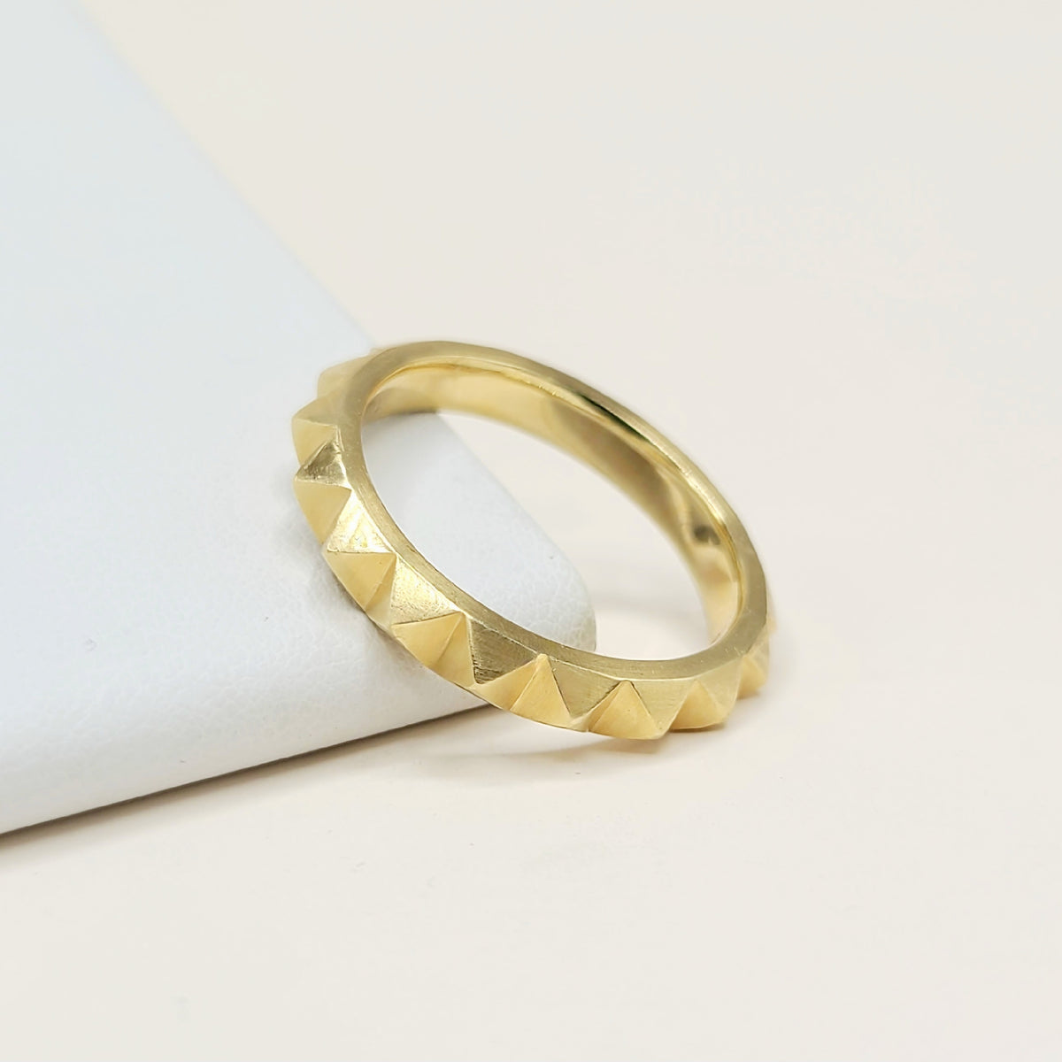 David Yurman Pyramid Band Ring 18K Yellow Gold 4mm Size 11