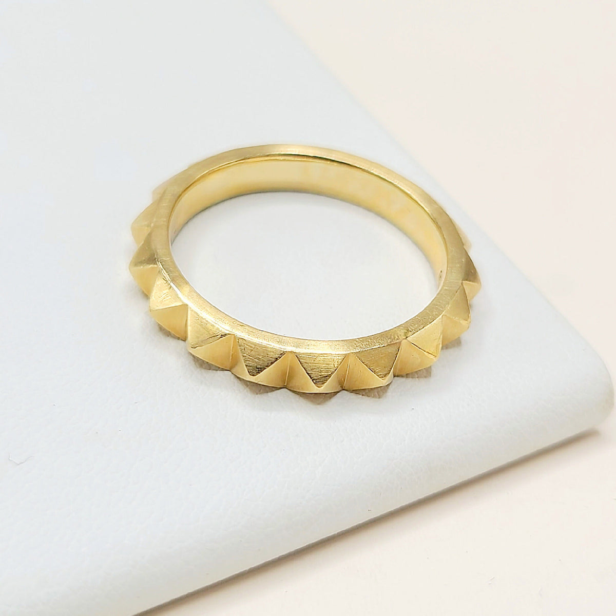 David Yurman Pyramid Band Ring 18K Yellow Gold 4mm Size 11