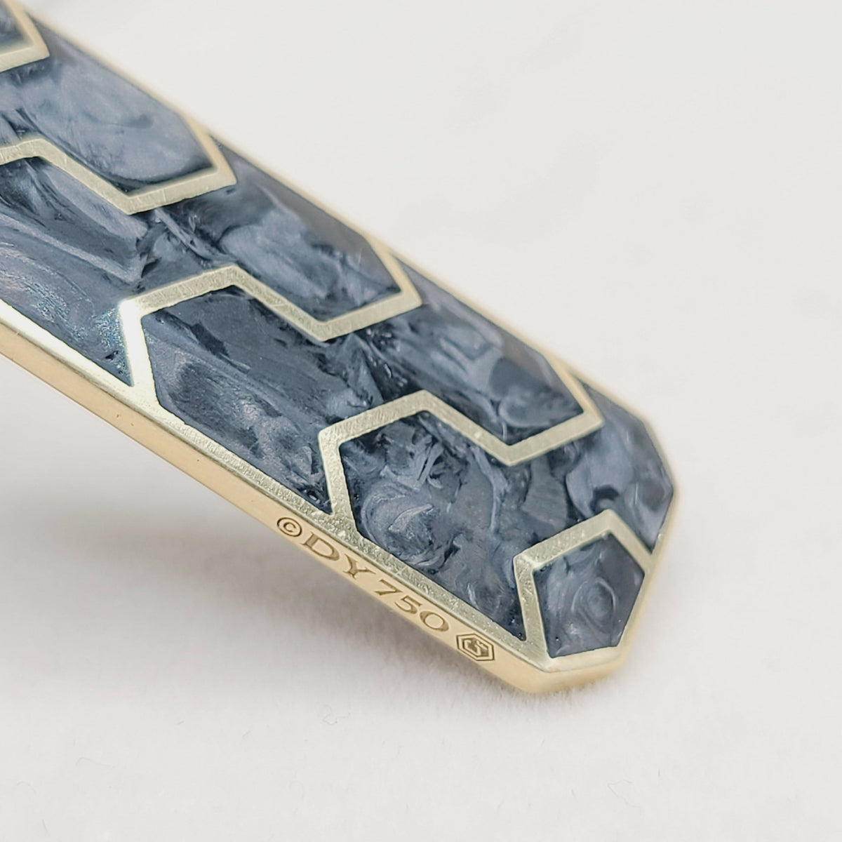 hallmark of David Yurman Streamline Ingot Amulet With Forged Carbon in 18k Gold, 43mm