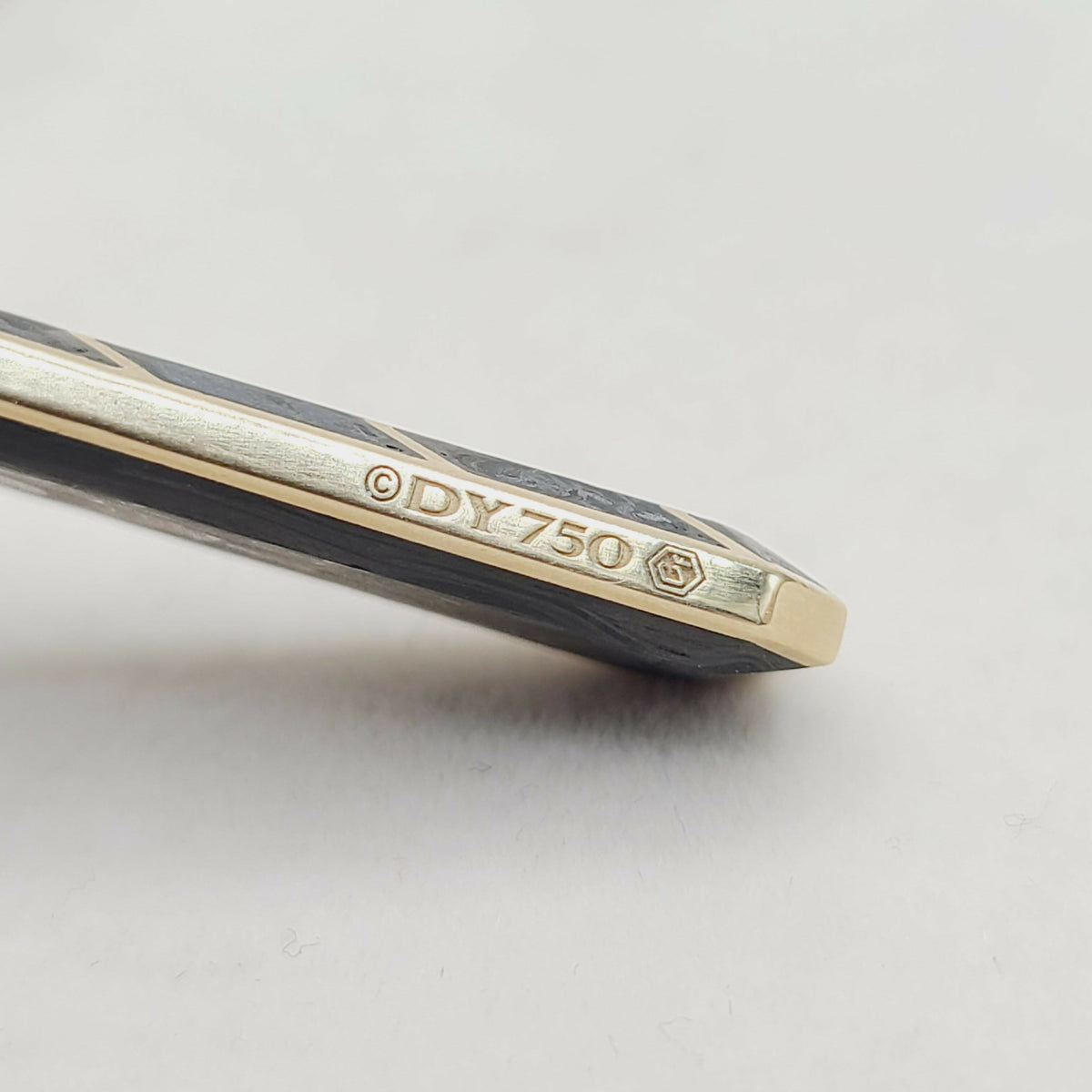 hallmark of David Yurman Streamline Ingot Amulet With Forged Carbon in 18k Gold, 43mm